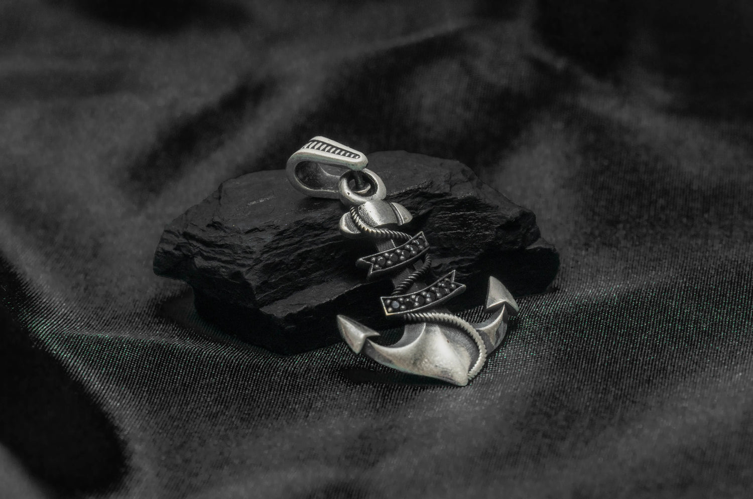 titanic pendant necklace Nysa